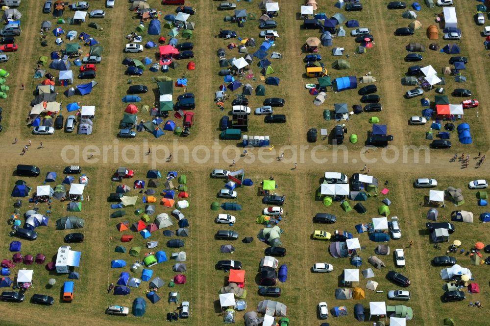 Gräfenhainichen from the bird's eye view: View of campground landscape for visitors to the Melt! Festival in Eisenstadt Ferropolis in Graefenhainichen in the state of Saxony-Anhalt. The Melt is a music festival with electronic music and Rock Sound. Since 1999 the festival at Graefenhainichen takes place in the City of Steel Ferropolis