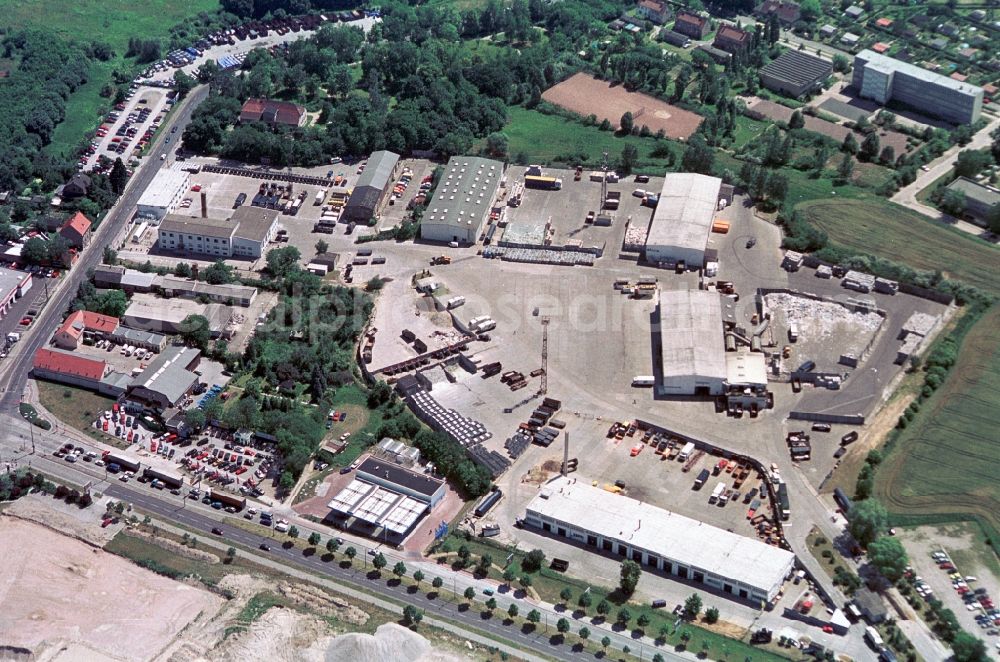 Berlin from the bird's eye view: The headquarters of ALBA Recycling GmbH located in Berlin-Mahlsdorf on the federal road B1 - B5. On the site ALBA also operates a factory for pre-sorting of packaging waste. In the background the Gutspark Mahlsdorf can be seen with the museum Gründerzeitmuseum in the former manor house