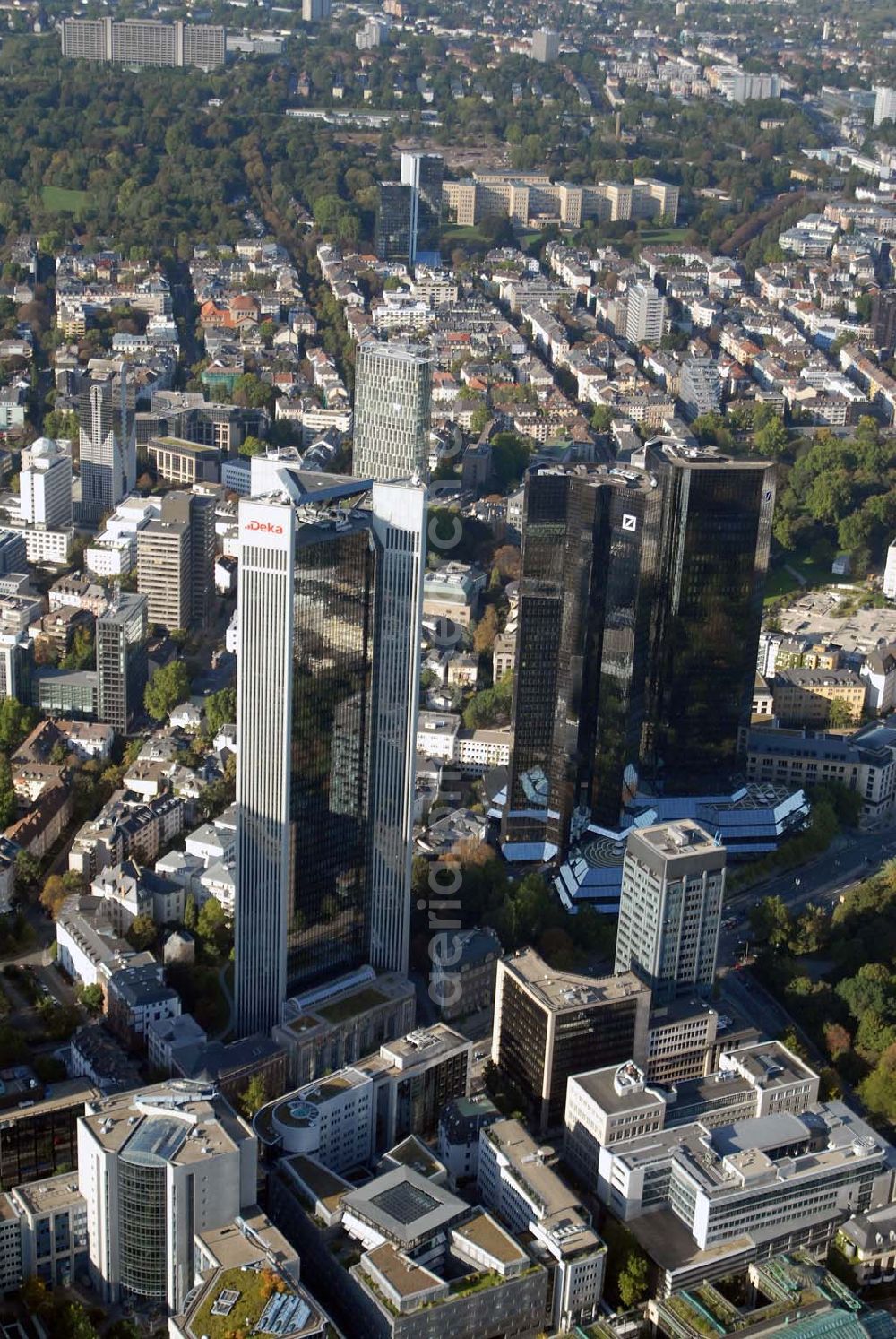 Frankfurt am Main from above - Blick auf die Towers der Deutschen Bank in der Taunusanlage 12 in 60325 Frankfurt. Tel.: 69 910-00 Fax: 69 910-34 225 E-mail: deutsche.bank@db.com und auf die Zentrale der Deka (Sparkassen) in der Mainzer Landstrasse 16 in 60325 Frankfurt. Tel.: 069 / 7147 - 652 - Fax: 069 / 7147 - 1376 - E-Mail: konzerninfo@dekabank.de.