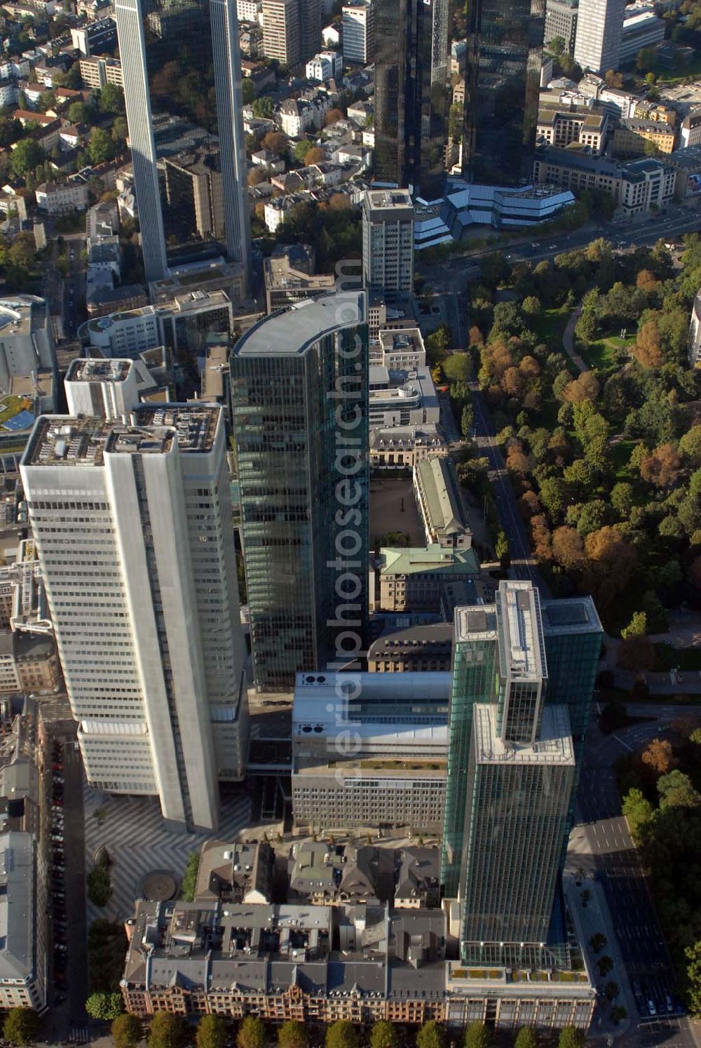 Aerial image Frankfurt am Main - Blick auf die Towers der Dresdner Bank AG am Jürgen-Ponto-Platz 1, D-60301 Frankfurt am Main - Tel.: +49-(0) 69/2 63-0 Faxnummern: allgemein +49-(0) 69/2 63-48 31 oder +49-(0) 69/2 63-40 04