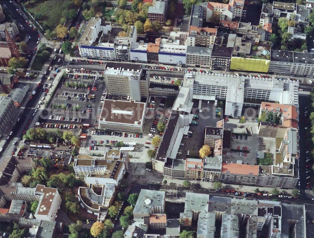 Aerial image Berlin - Tiergarten - Zentrale der Firma Möbel Hübner in der Stendaler Straße in Berlin-Tiergarten.