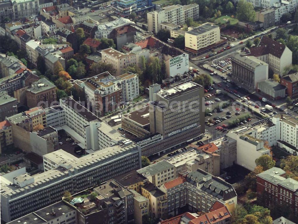 Aerial photograph Berlin - Tiergarten - Zentrale der Firma Möbel Hübner in der Stendaler Straße in Berlin-Tiergarten.