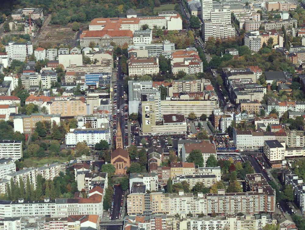 Berlin - Tiergarten from the bird's eye view: Zentrale der Firma Möbel Hübner in der Stendaler Straße in Berlin-Tiergarten.