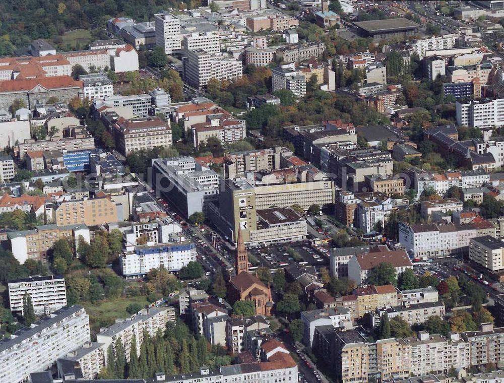 Aerial image Berlin - Tiergarten - Zentrale der Firma Möbel Hübner in der Stendaler Straße in Berlin-Tiergarten.