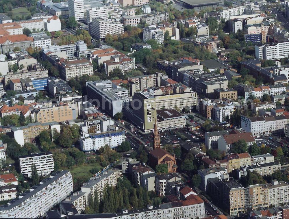 Aerial photograph Berlin - Tiergarten - Zentrale der Firma Möbel Hübner in der Stendaler Straße in Berlin-Tiergarten.