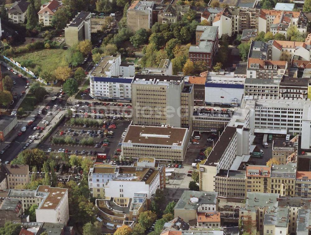 Aerial photograph Berlin - Tiergarten - Zentrale der Firma Möbel Hübner in der Stendaler Straße in Berlin-Tiergarten.