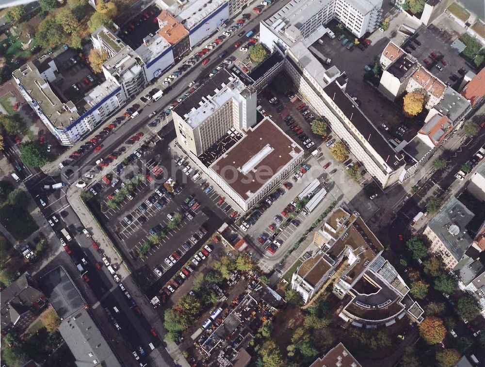 Berlin - Tiergarten from the bird's eye view: Zentrale der Firma Möbel Hübner in der Stendaler Straße in Berlin-Tiergarten.