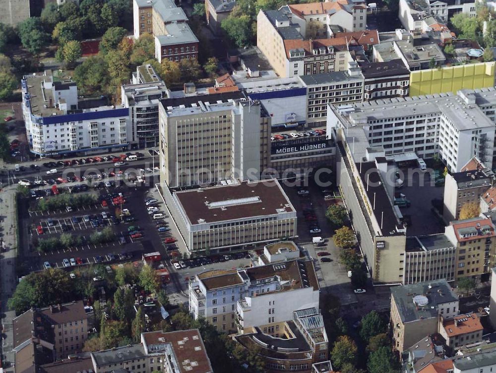 Aerial image Berlin - Tiergarten - Zentrale der Firma Möbel Hübner in der Stendaler Straße in Berlin-Tiergarten.