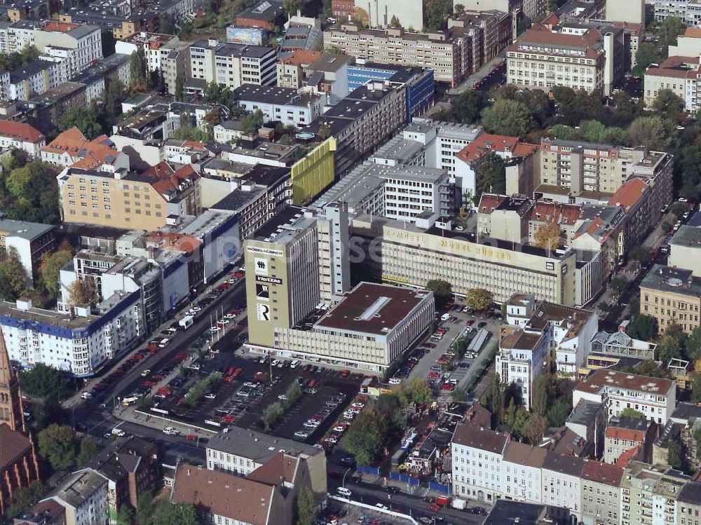 Aerial photograph Berlin - Tiergarten - Zentrale der Firma Möbel Hübner in der Stendaler Straße in Berlin-Tiergarten.