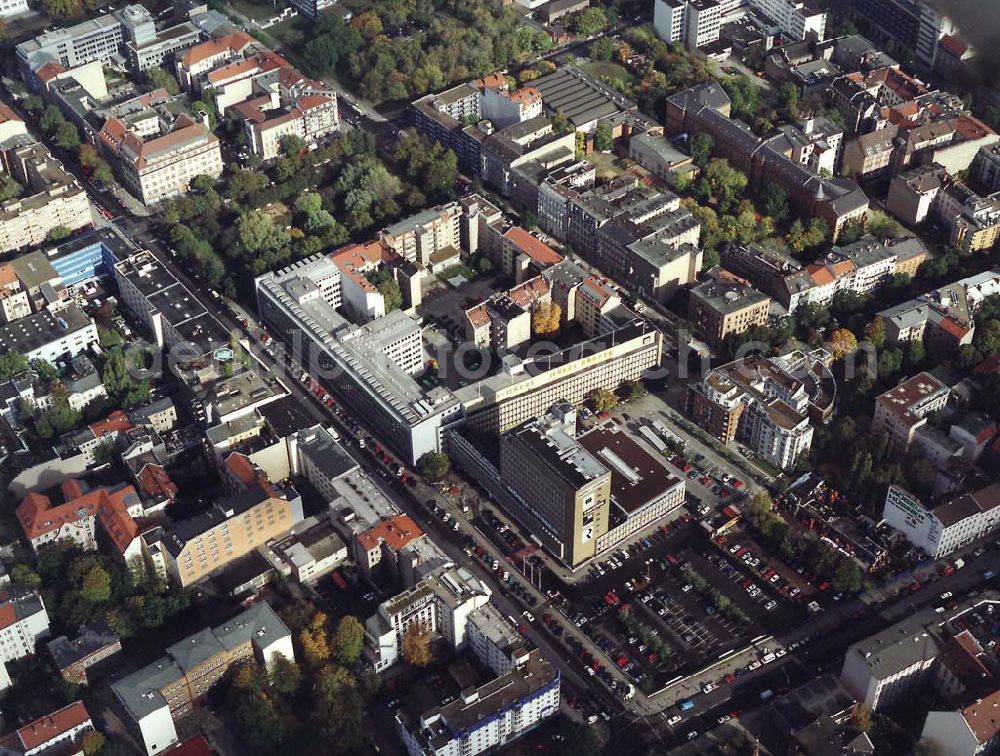 Berlin - Tiergarten from the bird's eye view: Zentrale der Firma Möbel Hübner in der Stendaler Straße in Berlin-Tiergarten.