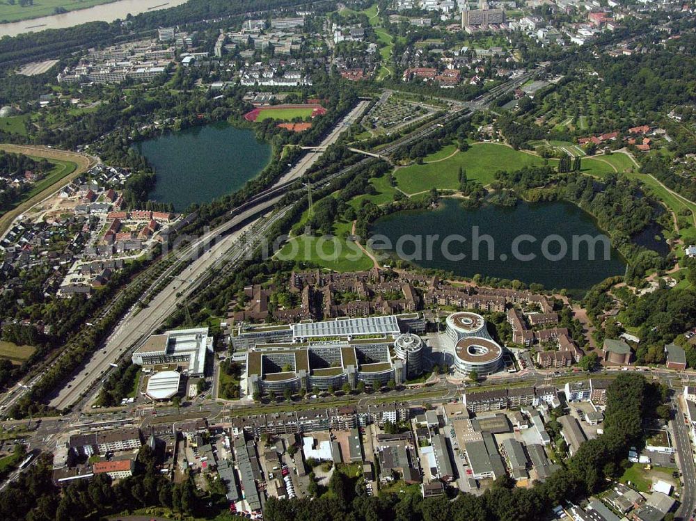 Aerial image Düsseldorf (NRW) - Blick auf die Zentrale der Provinzial Versicherung AG südöstlich vom Düsseldorfer Stadtzentrum im Stadteil Wersten. In unmittelbarer Nachbarschaft zum Bürogebäude befindet sich der Südpark (ehemaliges BUGA-Gelände) mit dem Deichsee und der südl. Autobahnzubringer. Provinzial Rheinland Lebensversicherung AG und Provinzial Rheinland Versicherung AG, Die Versicherung der Sparkassen, Provinzialplatz 1, 40591 Düsseldorf, Telefon: (0211) 978-0, Fax: (0211) 978-1700, E-Mail: service@provinzial.de