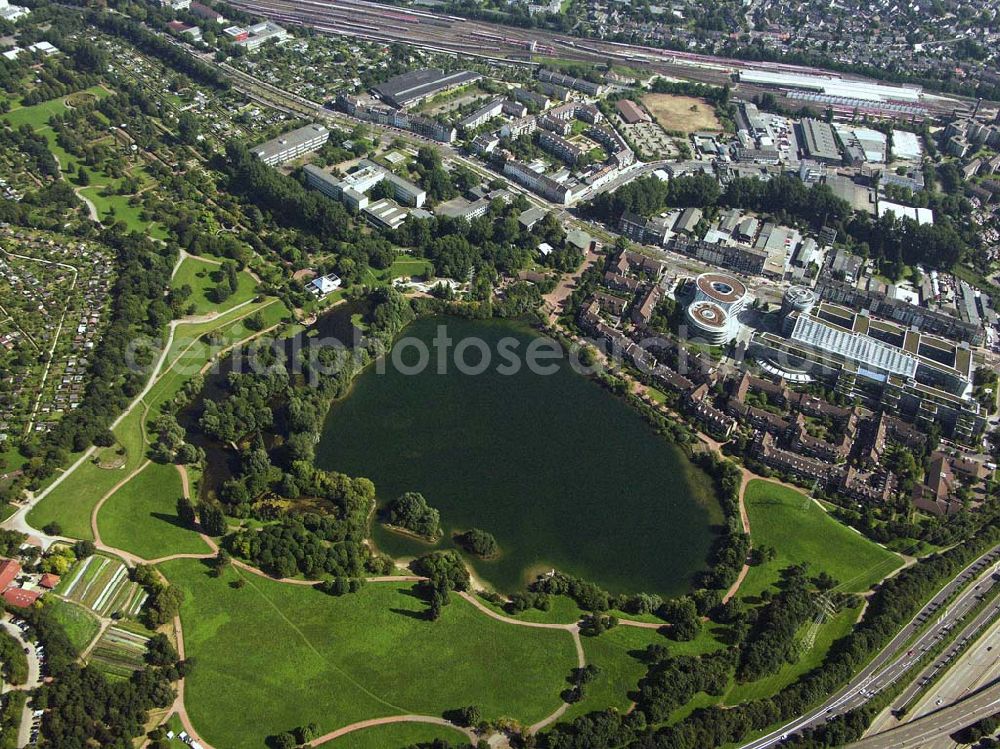 Düsseldorf (NRW) from the bird's eye view: Blick auf die Zentrale der Provinzial Versicherung AG südöstlich vom Düsseldorfer Stadtzentrum im Stadteil Wersten. In unmittelbarer Nachbarschaft zum Bürogebäude befindet sich der Südpark (ehemaliges BUGA-Gelände) mit dem Deichsee und der südl. Autobahnzubringer. Provinzial Rheinland Lebensversicherung AG und Provinzial Rheinland Versicherung AG, Die Versicherung der Sparkassen, Provinzialplatz 1, 40591 Düsseldorf, Telefon: (0211) 978-0, Fax: (0211) 978-1700, E-Mail: service@provinzial.de