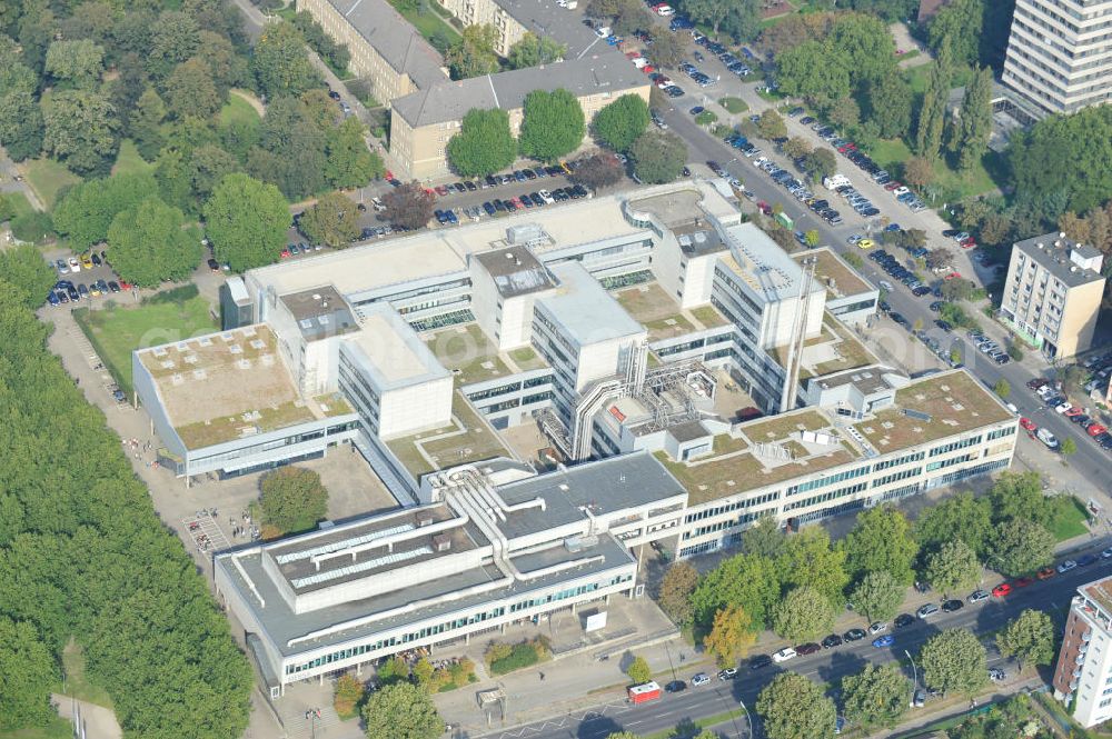 Aerial photograph Berlin - Blick auf den zentralen Campus der Beuth Hochschule für Technik Berlin - University of Applied Sciences - an der Luxemburger Straße 10 in 13353 Berlin. Beuth central campus of University of Applied Sciences Berlin.