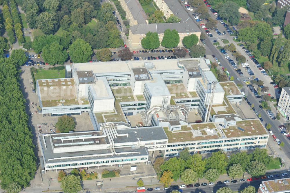 Berlin from above - Blick auf den zentralen Campus der Beuth Hochschule für Technik Berlin - University of Applied Sciences - an der Luxemburger Straße 10 in 13353 Berlin. Beuth central campus of University of Applied Sciences Berlin.