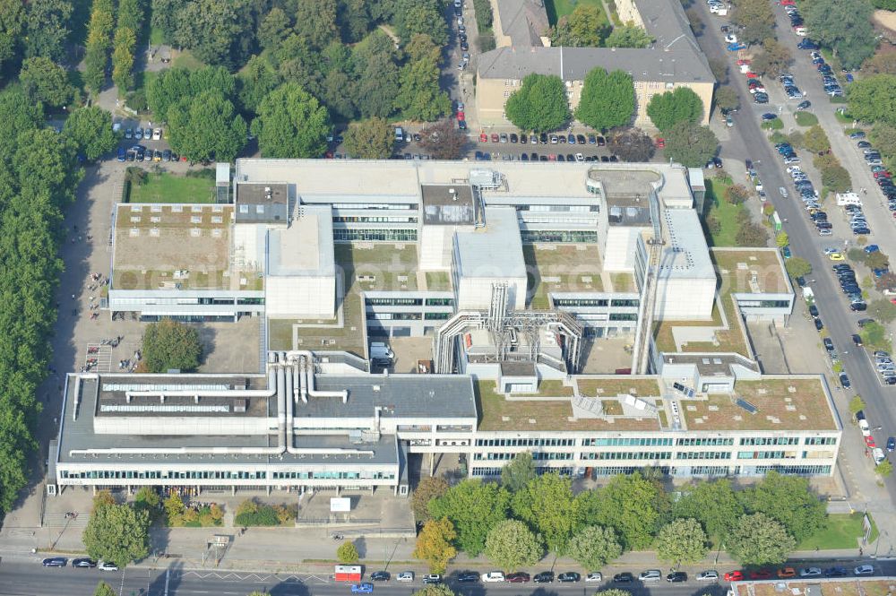 Berlin from the bird's eye view: Blick auf den zentralen Campus der Beuth Hochschule für Technik Berlin - University of Applied Sciences - an der Luxemburger Straße 10 in 13353 Berlin. Beuth central campus of University of Applied Sciences Berlin.