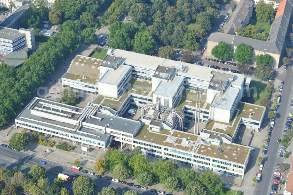 Aerial photograph Berlin - Blick auf den zentralen Campus der Beuth Hochschule für Technik Berlin - University of Applied Sciences - an der Luxemburger Straße 10 in 13353 Berlin. Beuth central campus of University of Applied Sciences Berlin.