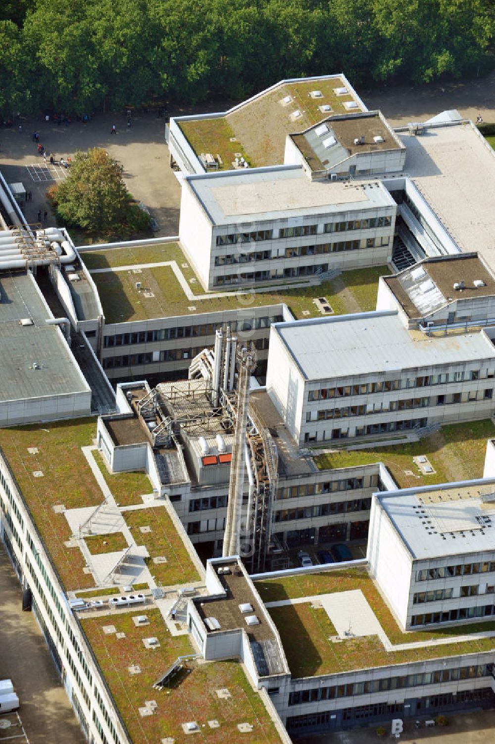 Berlin from above - Blick auf den zentralen Campus der Beuth Hochschule für Technik Berlin - University of Applied Sciences - an der Luxemburger Straße 10 in 13353 Berlin. Beuth central campus of University of Applied Sciences Berlin.