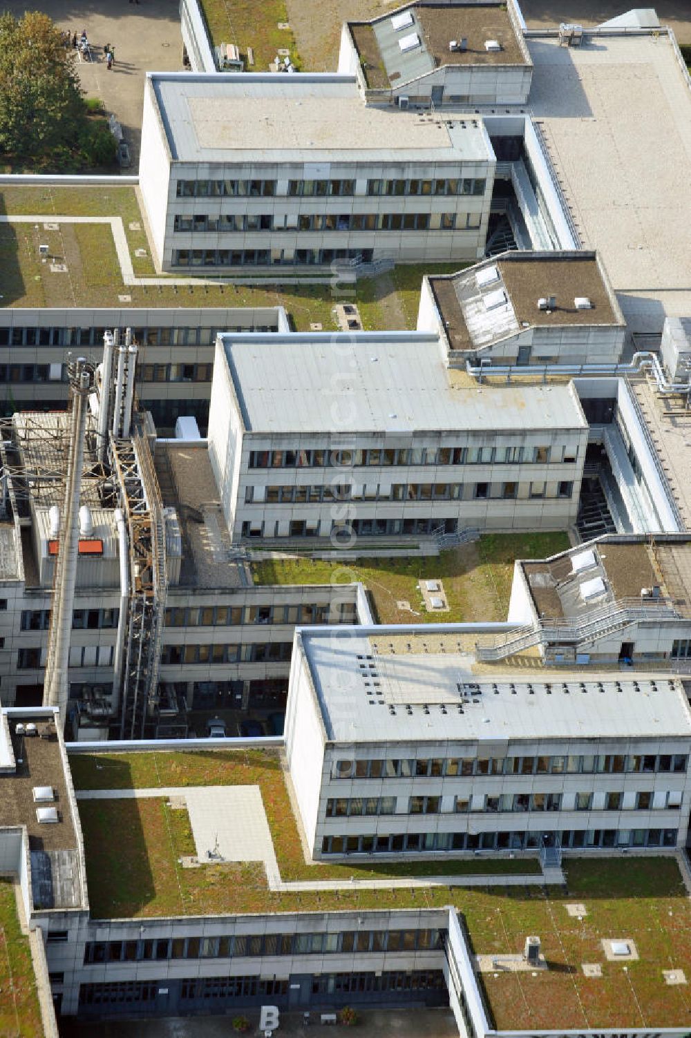 Berlin from the bird's eye view: Blick auf den zentralen Campus der Beuth Hochschule für Technik Berlin - University of Applied Sciences - an der Luxemburger Straße 10 in 13353 Berlin. Beuth central campus of University of Applied Sciences Berlin.