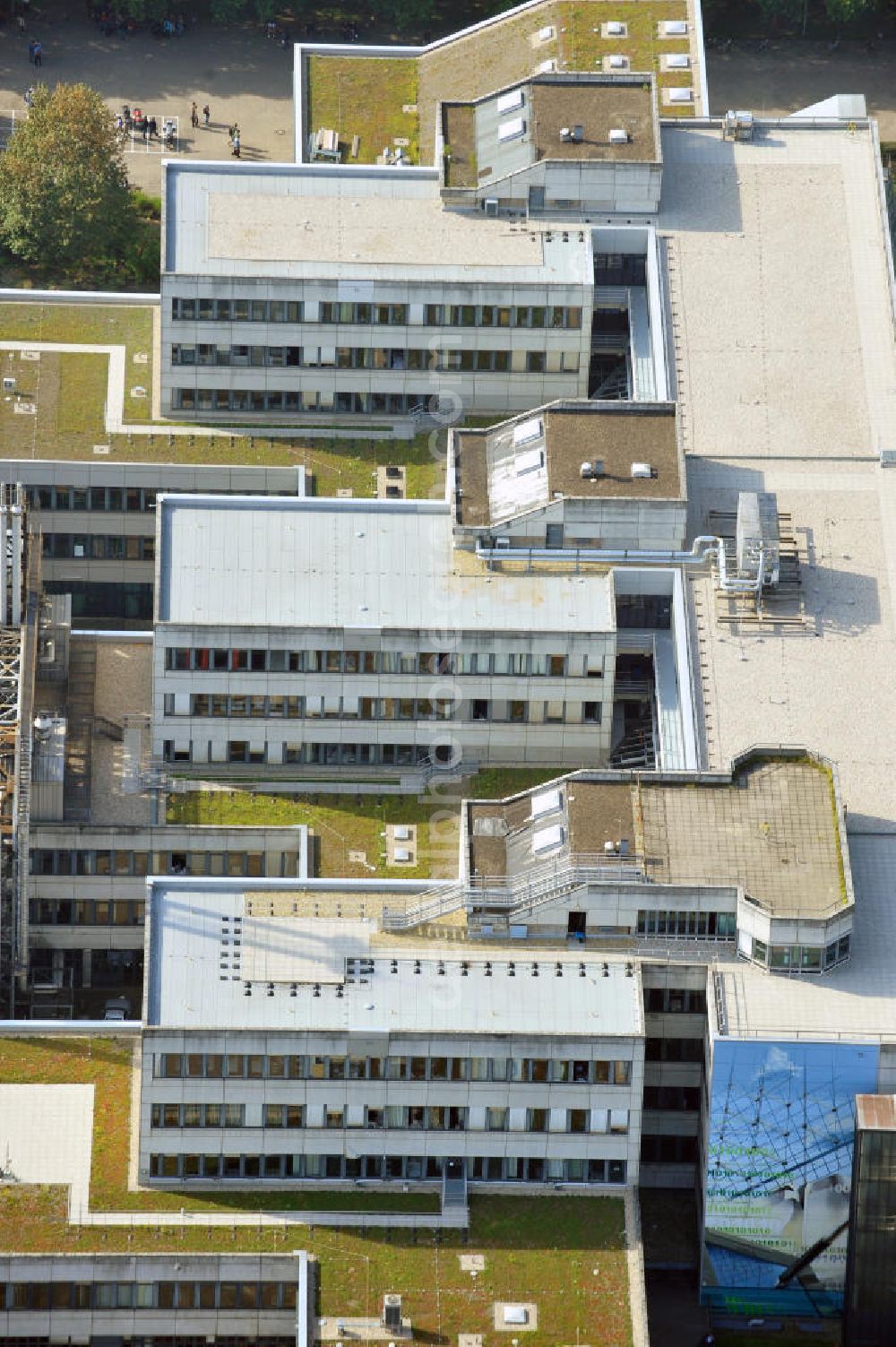 Aerial image Berlin - Blick auf den zentralen Campus der Beuth Hochschule für Technik Berlin - University of Applied Sciences - an der Luxemburger Straße 10 in 13353 Berlin. Beuth central campus of University of Applied Sciences Berlin.