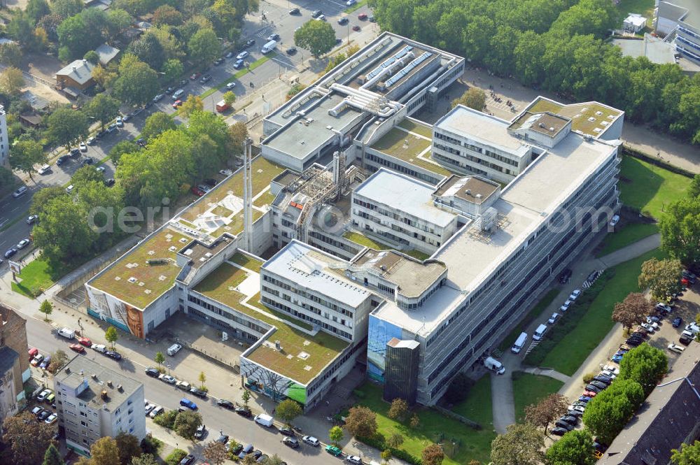 Berlin from the bird's eye view: Blick auf den zentralen Campus der Beuth Hochschule für Technik Berlin - University of Applied Sciences - an der Luxemburger Straße 10 in 13353 Berlin. Beuth central campus of University of Applied Sciences Berlin.