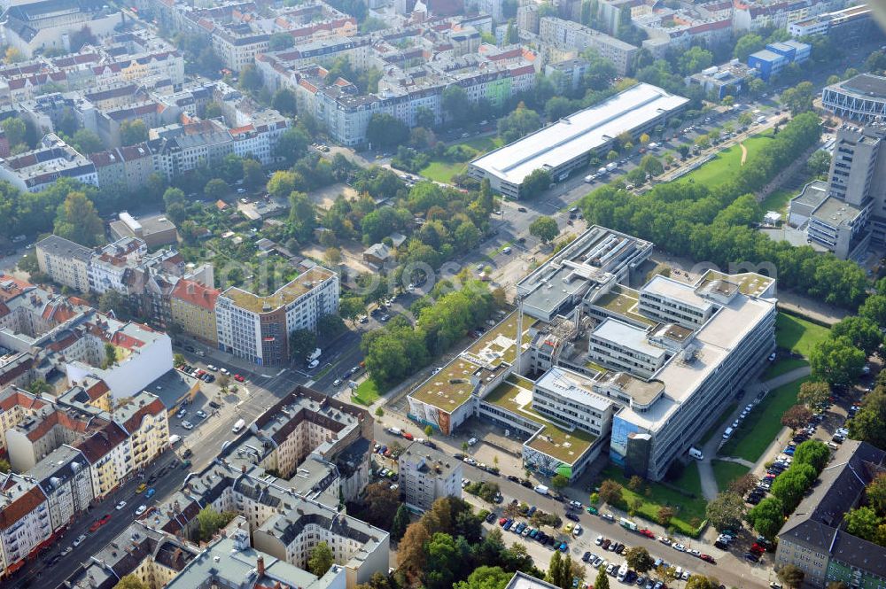 Berlin from the bird's eye view: Blick auf den zentralen Campus der Beuth Hochschule für Technik Berlin - University of Applied Sciences - an der Luxemburger Straße 10 in 13353 Berlin. Beuth central campus of University of Applied Sciences Berlin.