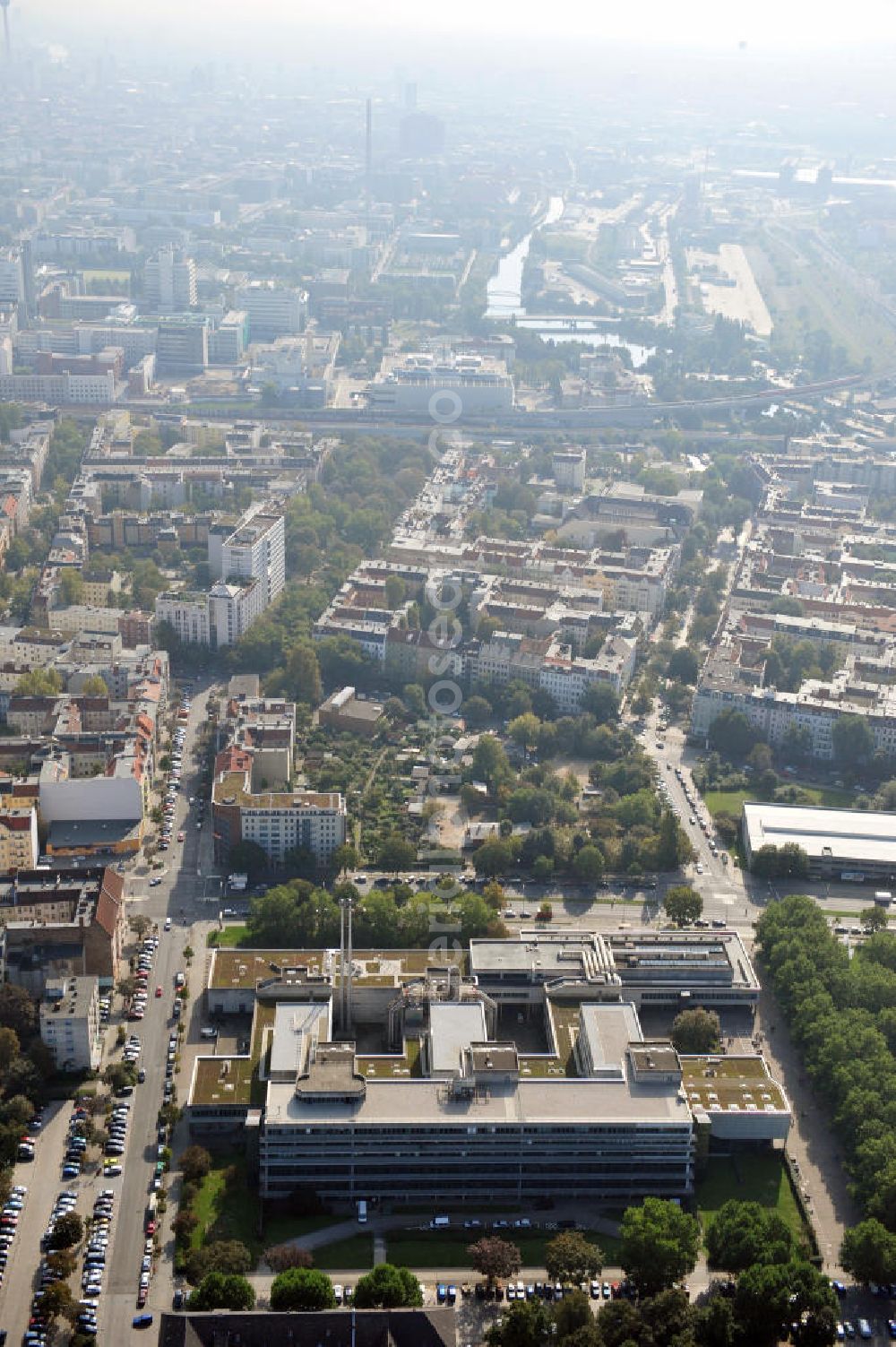 Berlin from above - Blick auf den zentralen Campus der Beuth Hochschule für Technik Berlin - University of Applied Sciences - an der Luxemburger Straße 10 in 13353 Berlin. Beuth central campus of University of Applied Sciences Berlin.