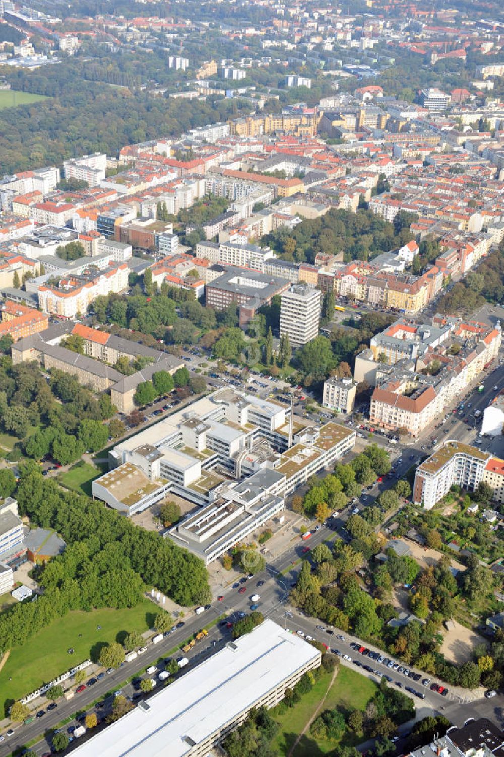 Berlin from above - Blick auf den zentralen Campus der Beuth Hochschule für Technik Berlin - University of Applied Sciences - an der Luxemburger Straße 10 in 13353 Berlin. Beuth central campus of University of Applied Sciences Berlin.