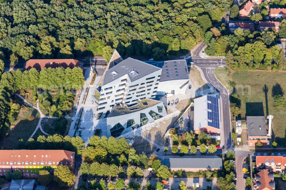 Lüneburg from the bird's eye view: Campus University- area Zentralgebaeude Leuphana Universitaet Lueneburg of vom architect Libeskind in Lueneburg in the state Lower Saxony, Germany