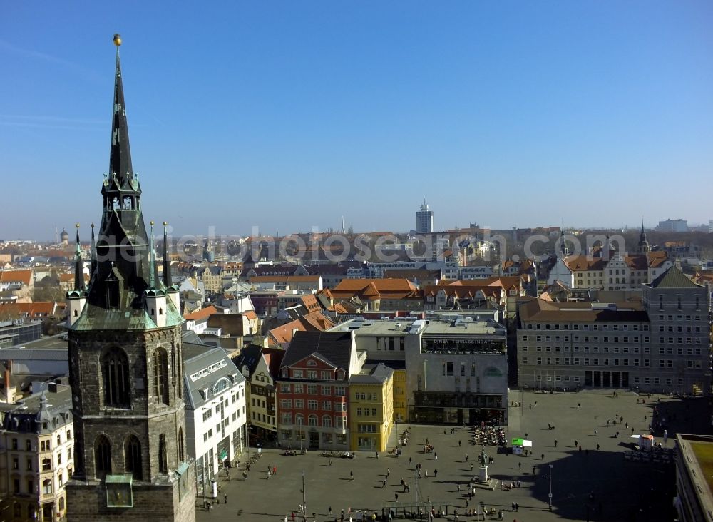 Aerial photograph Halle ( Saale ) - View of the center of Halle view of the Red Tower and the St. Mary's Church in Saxony-Anhalt