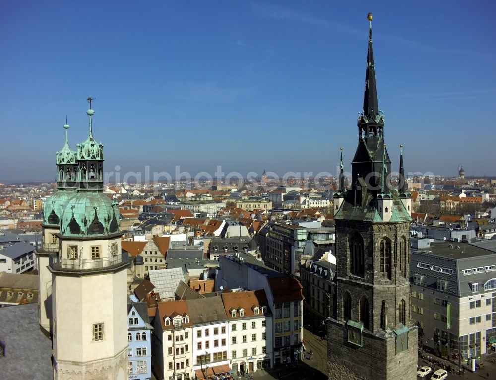 Aerial image Halle ( Saale ) - View of the center of Halle view of the Red Tower and the St. Mary's Church in Saxony-Anhalt