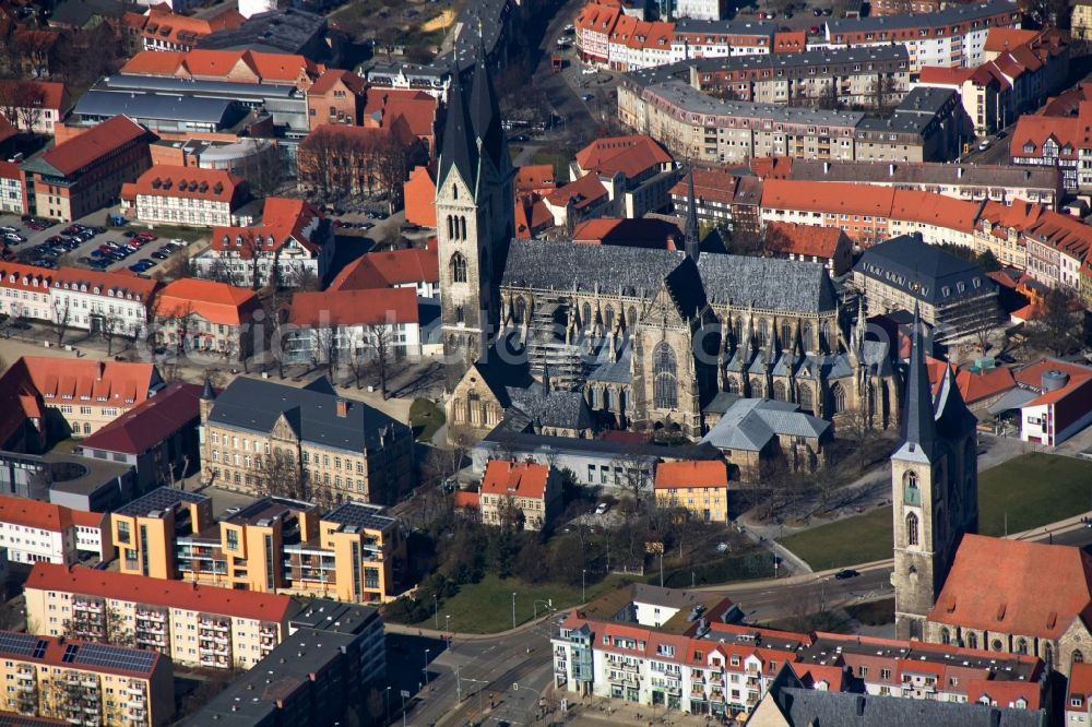 Aerial photograph Halberstadt - View the Halberstadt Cathedral in the old city of Halberstadt in the state Saxony-Anhalt