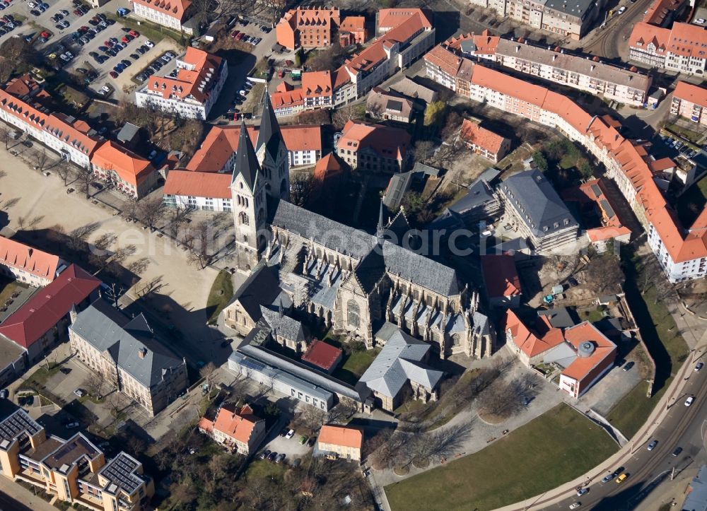 Aerial photograph Halberstadt - View the Halberstadt Cathedral in the old city of Halberstadt in the state Saxony-Anhalt