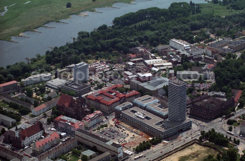 Aerial image Frankfurt Oder - Center with the high-rise tower or on the banks of the Oder in Frankfurt Oder in Brandenburg