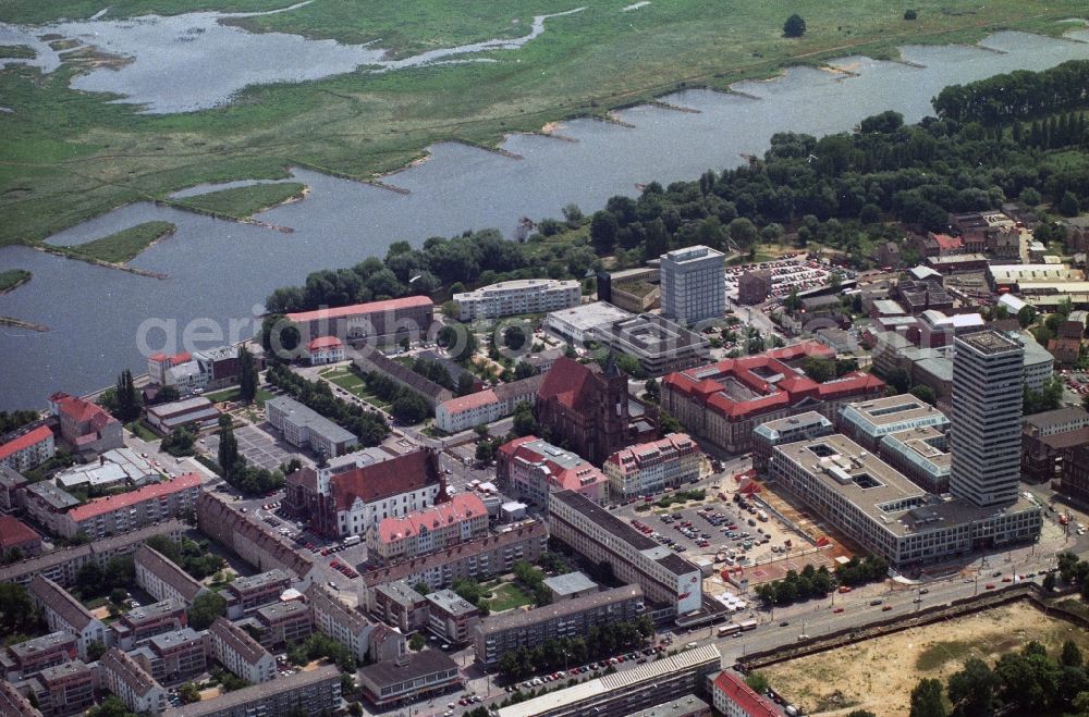 Aerial photograph Frankfurt Oder - Center with the high-rise tower or on the banks of the Oder in Frankfurt Oder in Brandenburg