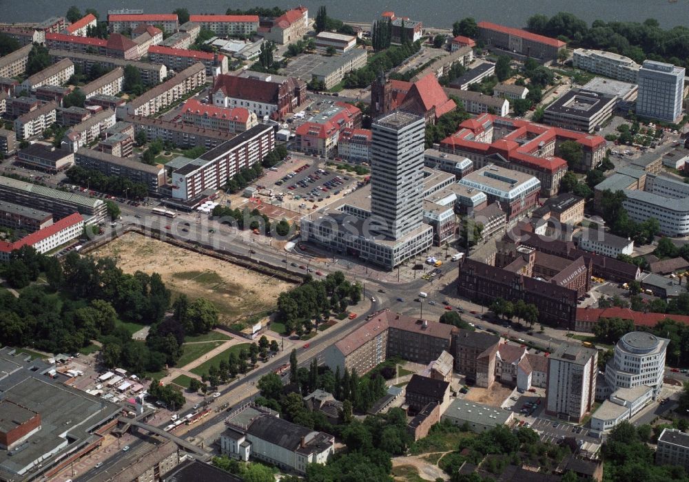 Frankfurt Oder from the bird's eye view: Center with the high-rise tower or on the banks of the Oder in Frankfurt Oder in Brandenburg