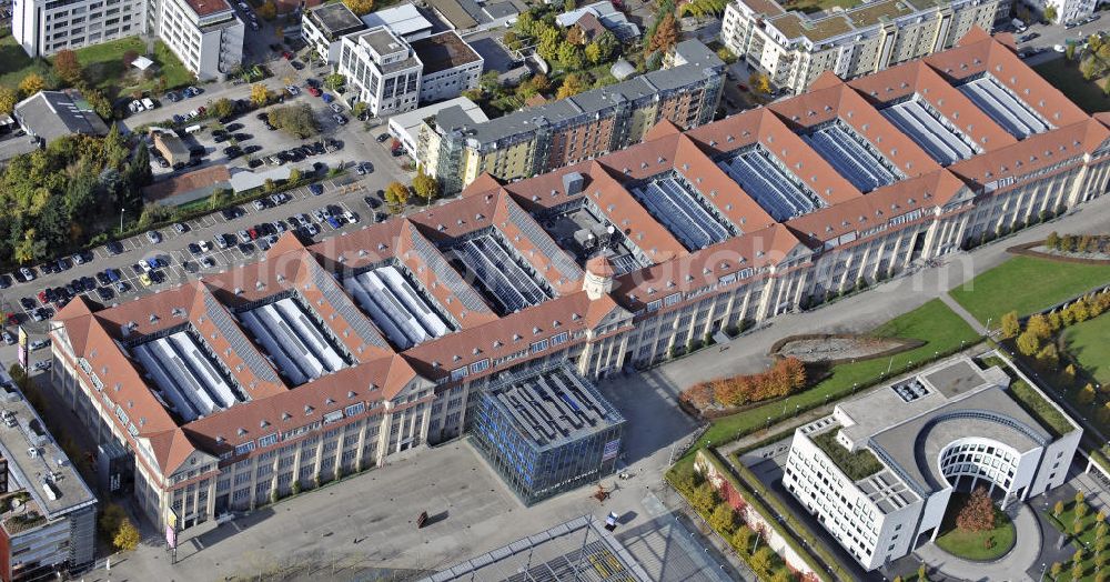 Karlsruh from above - Blick auf das Zentrum für Kunst und Medientechnologie Karlsruhe mit der Städtischen Galerie, der Hochschule für Gestaltung und dem Museum Neue Kunst. Das Zentrum gilt als weltweit größte Einrichtung für Medienkunst. View of the Center for Art and Media Karlsruhe with the City Gallery, the Academy of Design and the Museum of Contemporary Art.