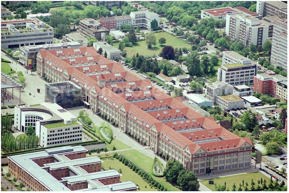 Karlsruhe from the bird's eye view: 27.05.2004 Karlsruhe, Blick auf das Zentrum für Kunst und Medientechnologie Karlsruhe mit der Hochschule für Gestaltung und dem Museum Neue Kunst Adresse: Zentrum für Kunst und Medientechnologie, Lorenzstrasse 19, 76135 Karlsruhe; Tel. 0721-8100-0, Fax. 0721-8100-1139 e-mail : info@zkm.de