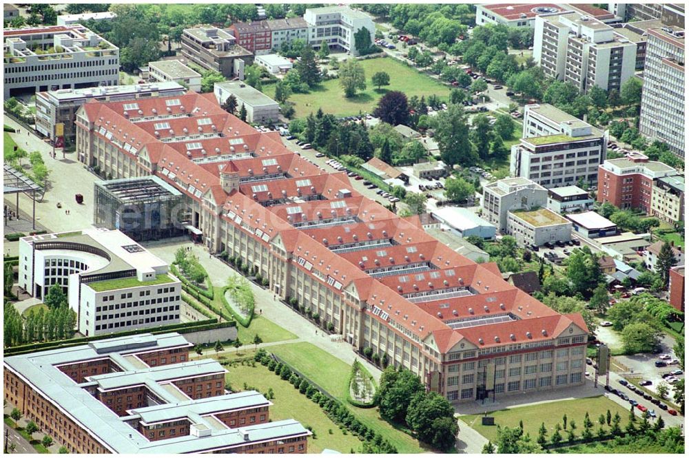 Aerial image Karlsruhe - 27.05.2004 Karlsruhe, Blick auf das Zentrum für Kunst und Medientechnologie Karlsruhe mit der Hochschule für Gestaltung und dem Museum Neue Kunst Adresse: Zentrum für Kunst und Medientechnologie, Lorenzstrasse 19, 76135 Karlsruhe; Tel. 0721-8100-0, Fax. 0721-8100-1139 e-mail : info@zkm.de