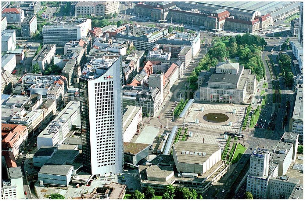 Leipzig from above - 27.05.2004 Leipzig Blick auf Zentrale des Mitteldeutschen Rundfunks, rechts daneben das Gewandhaus zu Leipzig und die Oper sowie rechts oben der Leipziger Hauptbahnhof