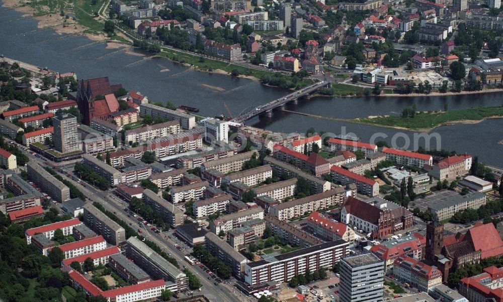 Aerial image Frankfurt Oder - View of the town bridge in Frankfurt Oder in the federal state of Brandenburg. The bridge connects the cities of Frankfurt Oder and Slubice