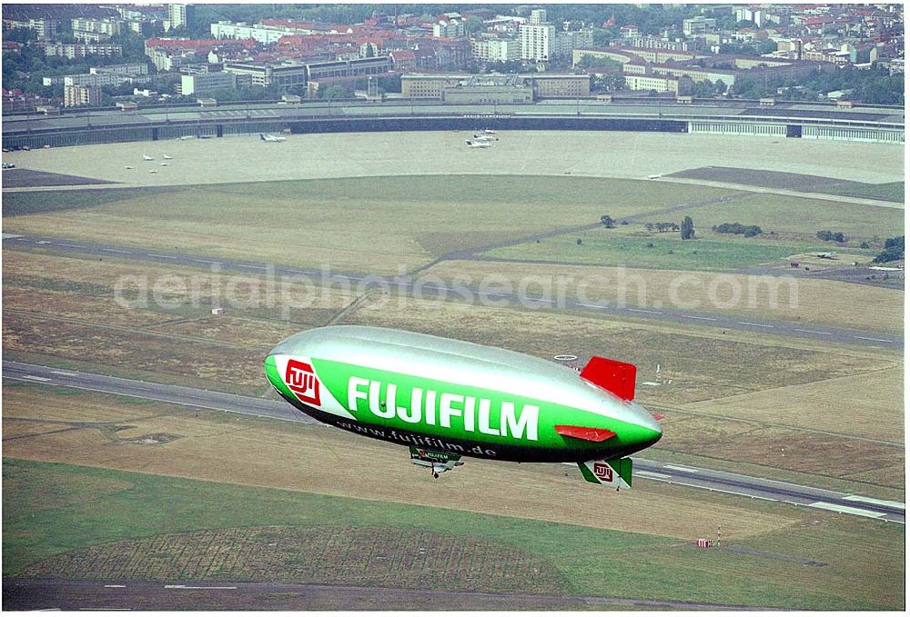 Berlin from the bird's eye view: 11.08.2004 Zeppelin der Firma WDL Mülheim an der Ruhr über Berlin- Tempelhof mit Blick auf das Hauptgebäude des Flughafens Tempelhof und Wohnungen am Platz der Luftbrücke Kontaktadresse WDL Luftschiffgesellschaft mbH Flughafen 45470 Mülheim an der Ruhr, Germany Telefon: 02 08 - 37 80 80, Telefax: 02 08 - 37 80 841