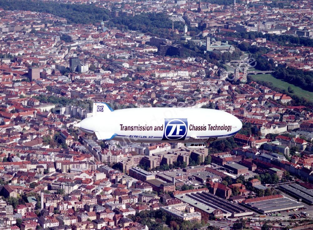 Aerial photograph München - Zeppelin NT über dem Stadteil Westend