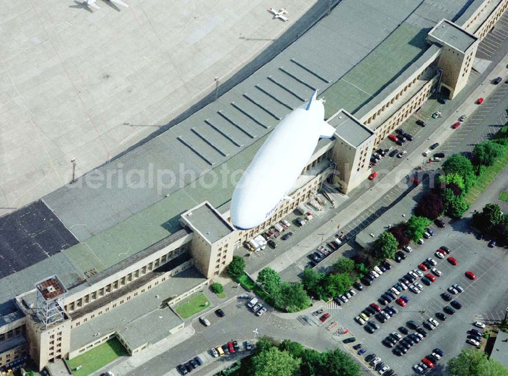 Aerial image Berlin - Tempelhof - Zeppelin - NT nach dem Start zu einem Passagierrundflug vom Flughafen Berlin - Tempelhof aus. Kontakt über: Zeppelin Luftschifftechnik GmbH Marketing / Presse Allmannsweilerstr. 132 D-88046 Friedrichshafen Tel.: +49 (0) 75 41 / 59 00-DW Fax: +49 (0) 75 41 / 59 00-DW BERLIN - Tempelhof 16.Mai 2002