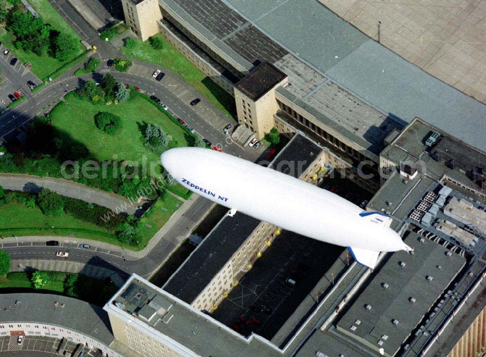 Berlin - Tempelhof from the bird's eye view: Zeppelin - NT nach dem Start zu einem Passagierrundflug vom Flughafen Berlin - Tempelhof aus. Kontakt über: Zeppelin Luftschifftechnik GmbH Marketing / Presse Allmannsweilerstr. 132 D-88046 Friedrichshafen Tel.: +49 (0) 75 41 / 59 00-DW Fax: +49 (0) 75 41 / 59 00-DW BERLIN - Tempelhof 16.Mai 2002