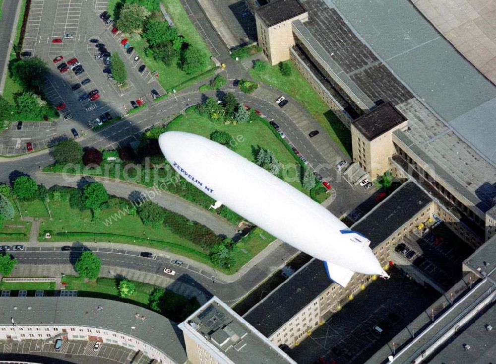 Aerial image Berlin - Tempelhof - Zeppelin - NT nach dem Start zu einem Passagierrundflug vom Flughafen Berlin - Tempelhof aus. Kontakt über: Zeppelin Luftschifftechnik GmbH Marketing / Presse Allmannsweilerstr. 132 D-88046 Friedrichshafen Tel.: +49 (0) 75 41 / 59 00-DW Fax: +49 (0) 75 41 / 59 00-DW BERLIN - Tempelhof 16.Mai 2002