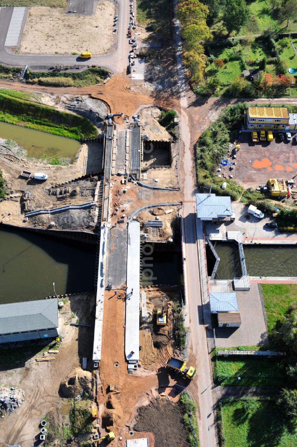 Aerial image Zerben - Baustelle / Neubau der Zerbener Brücke und der Schleuse Zerben am Elbe-Havel-Kanal in Sachsen-Anhalt. Ein Projekt des WSV, Wasser- und Schifffahrtsverwaltung des Bundes. The bridge Zerben over the Elbe-Havel-Canal and the lock in Zerben, Saxony-Anhalt.