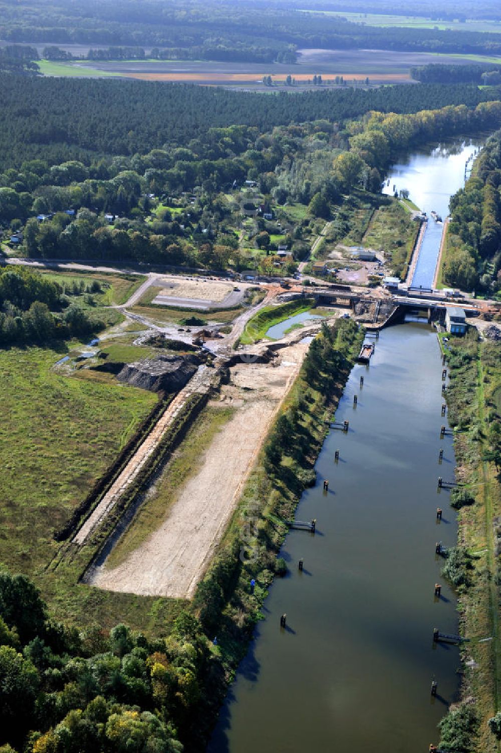 Aerial photograph Zerben - Baustelle / Neubau der Zerbener Brücke und der Schleuse Zerben am Elbe-Havel-Kanal in Sachsen-Anhalt. Ein Projekt des WSV, Wasser- und Schifffahrtsverwaltung des Bundes. The bridge Zerben over the Elbe-Havel-Canal and the lock in Zerben, Saxony-Anhalt.