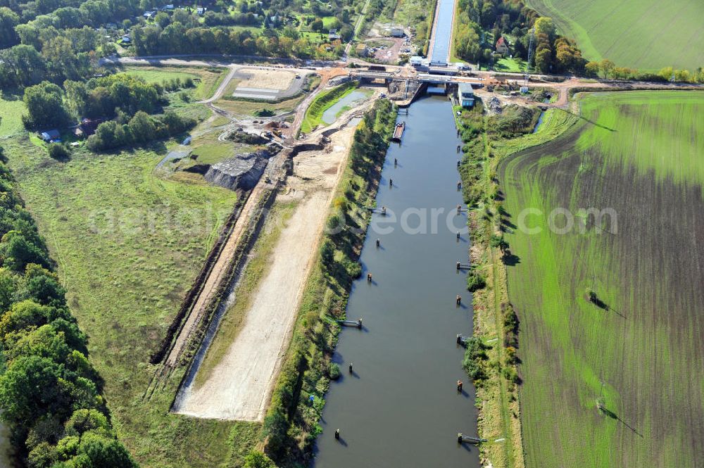 Aerial photograph Zerben - Baustelle / Neubau der Zerbener Brücke und der Schleuse Zerben am Elbe-Havel-Kanal in Sachsen-Anhalt. Ein Projekt des WSV, Wasser- und Schifffahrtsverwaltung des Bundes. The bridge Zerben over the Elbe-Havel-Canal and the lock in Zerben, Saxony-Anhalt.