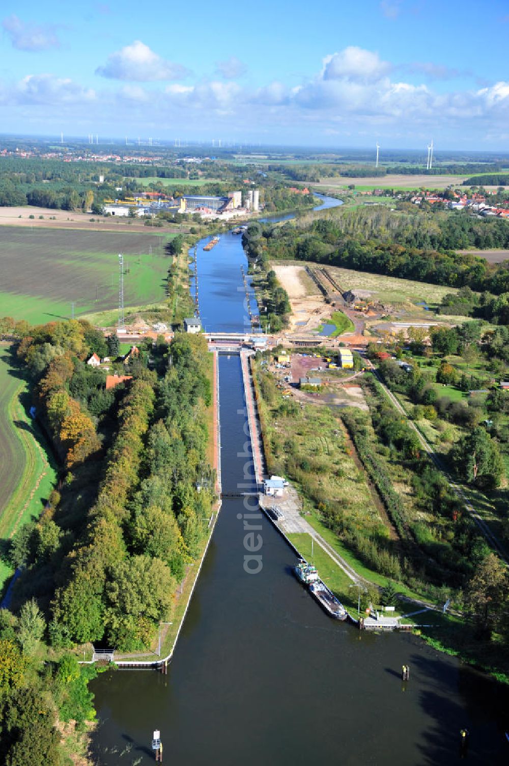 Aerial photograph Zerben - Baustelle / Neubau der Zerbener Brücke und der Schleuse Zerben am Elbe-Havel-Kanal in Sachsen-Anhalt. Ein Projekt des WSV, Wasser- und Schifffahrtsverwaltung des Bundes. The bridge Zerben over the Elbe-Havel-Canal and the lock in Zerben, Saxony-Anhalt.