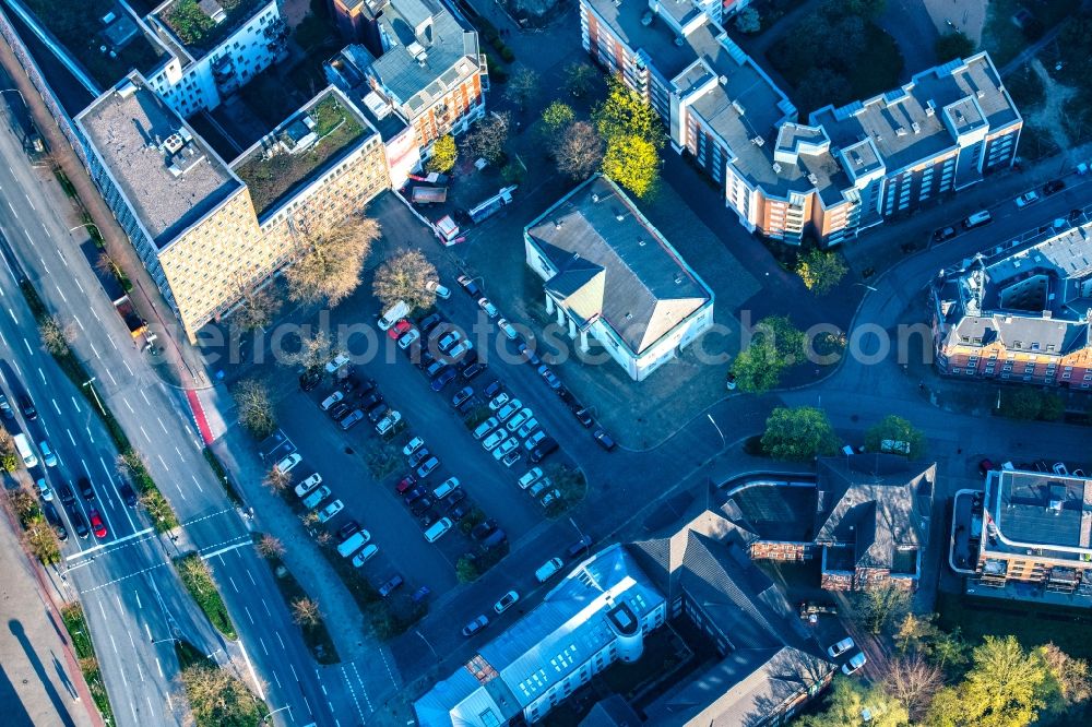 Aerial photograph Hamburg - Parking and storage space for automobiles Zeughaus-Parkplatz in the district St. Pauli in Hamburg, Germany